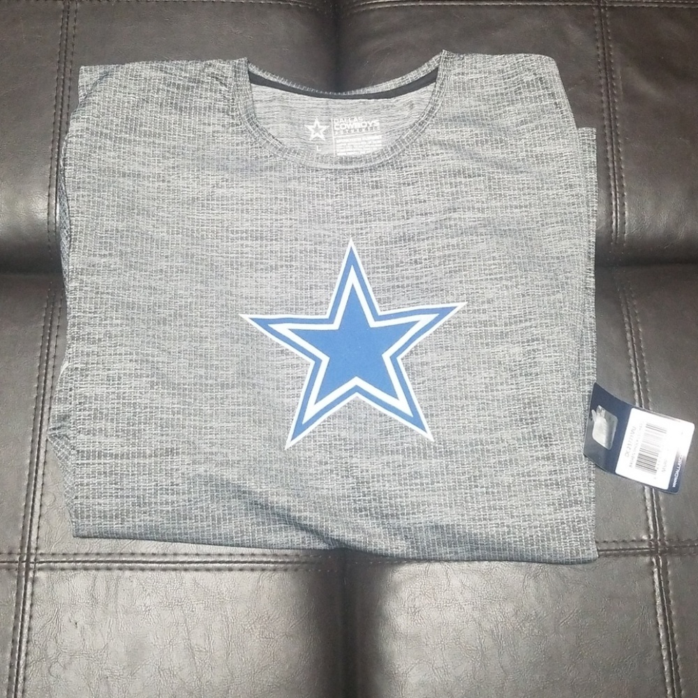 Mens Dallas Cowboy long sleeve athletic shirt.